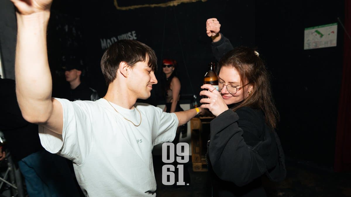 VOLTAGE VOYAGE - Mad House preview